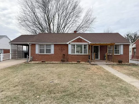 25 N Lynnhaven Dr N, Staunton, VA 24401