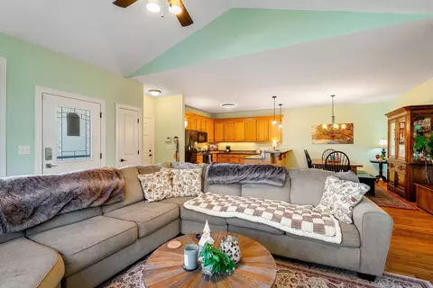 25 Gemstone Dr, Stuarts Draft, VA 24477 photo 8