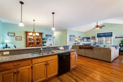 25 Gemstone Dr, Stuarts Draft, VA 24477 photo 9