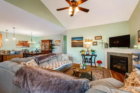25 Gemstone Dr, Stuarts Draft, VA 24477 photo 5
