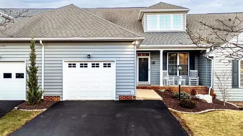 17 Vista View Ln, Staunton, VA 24401