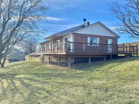 6825 Wildflower Ln, Singers Glen, VA 22850