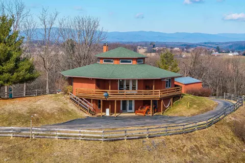 1103 Quicks Mill Rd, Staunton, VA 24401