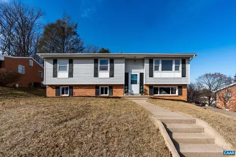 803 Geoffrey St, Staunton, VA 24401