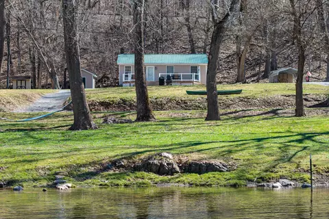4551 Grove Hill River Rd, Shenandoah, VA 22849