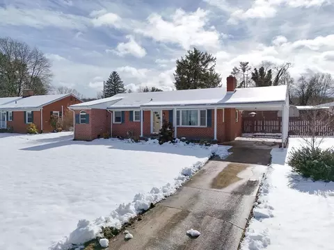 1116 Lyndhurst Rd, Waynesboro, VA 22980