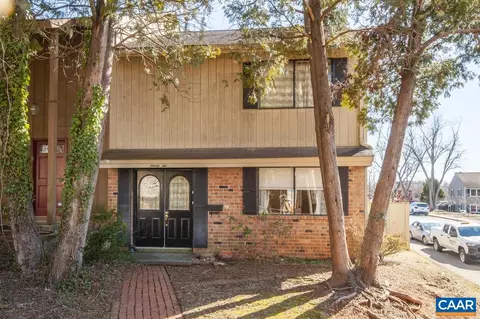 92 Woodlake Dr, Charlottesville, VA 22901