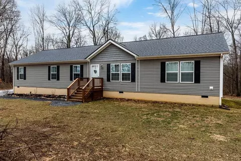 121 Sir Robin Rd, Waynesboro, VA 22980