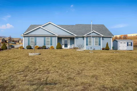 7 Hull Hills Ln, Staunton, VA 24401