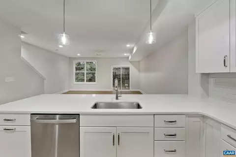 119 Blithe Ct, Charlottesville, VA 22901 photo 10