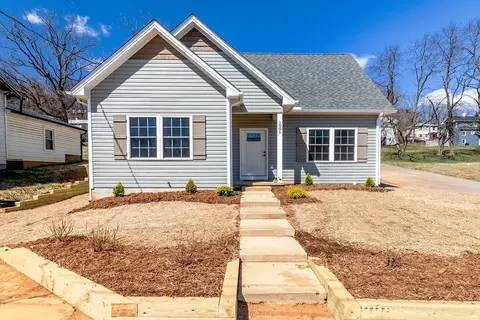1001 Stuart St, Staunton, VA 24401