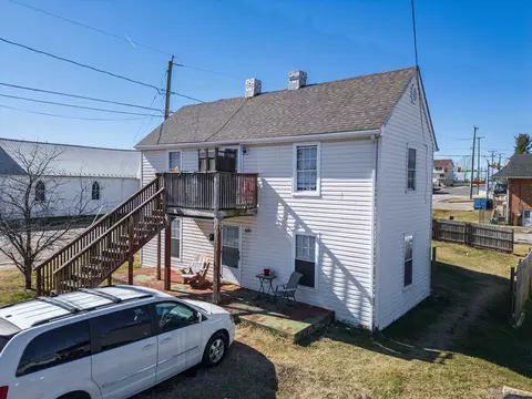 601 N Winchester Ave N, Waynesboro, VA 22980