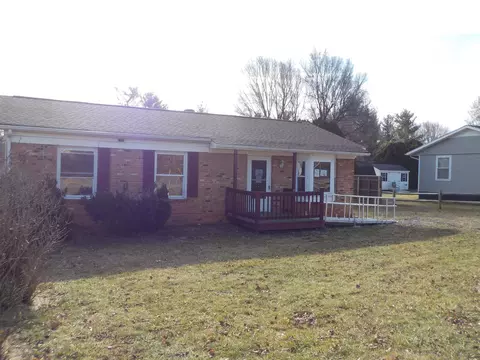 852 Augusta Farms Rd, Waynesboro, VA 22980
