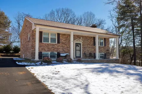 30 Villa Ln, Waynesboro, VA 22980