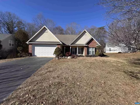 1942 English Oaks Cir, Charlottesville, VA 22911