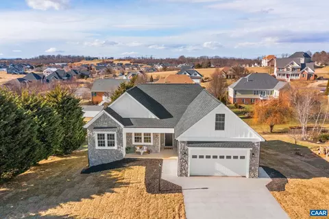 14 Stoney Creek Cir, Waynesboro, VA 22980