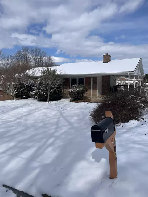 682 Gloria Pl, Staunton, VA 24401