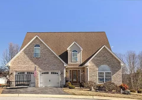 102 Shawn Cir, Staunton, VA 24401