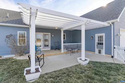 125 Stone Dr, Stuarts Draft, VA 24477 photo 4