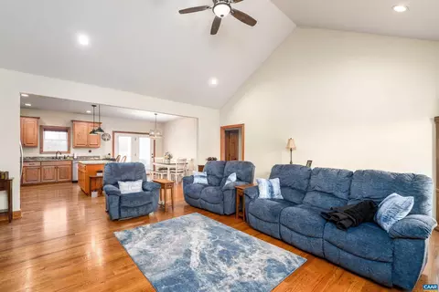 125 Stone Dr, Stuarts Draft, VA 24477 photo 13