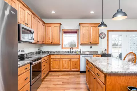 125 Stone Dr, Stuarts Draft, VA 24477 photo 17