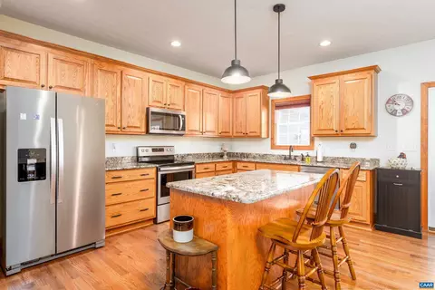 125 Stone Dr, Stuarts Draft, VA 24477 photo 2