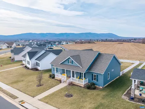 125 Stone Dr, Stuarts Draft, VA 24477 photo 5
