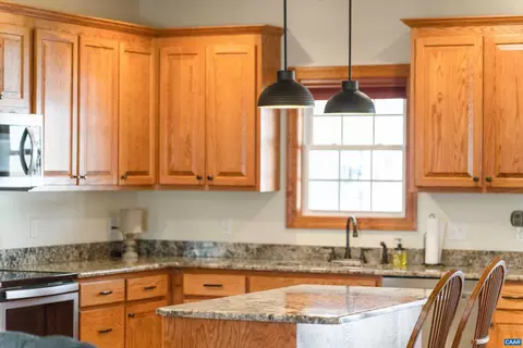 125 Stone Dr, Stuarts Draft, VA 24477 photo 19