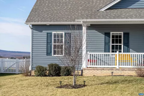 125 Stone Dr, Stuarts Draft, VA 24477 photo 9