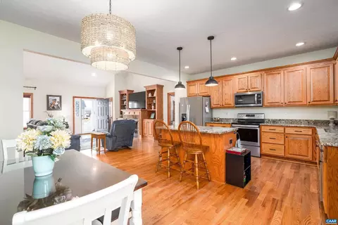 125 Stone Dr, Stuarts Draft, VA 24477 photo 15