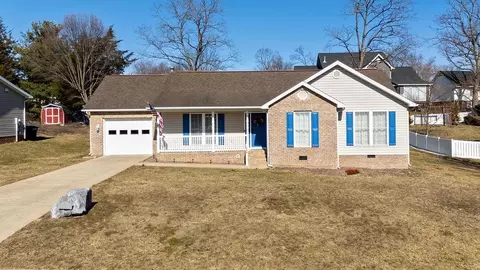 1744 Park Lawn Dr, Harrisonburg, VA 22801