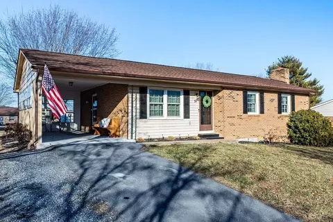 51 River View Dr, Verona, VA 24482