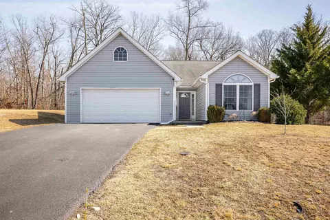 79 Cedarcrest Dr, Waynesboro, VA 22980