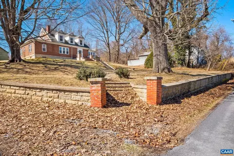 8 Raphine Walnut Ln, Raphine, VA 24472