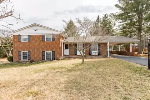 310 Sussex Dr, Staunton, VA 24401