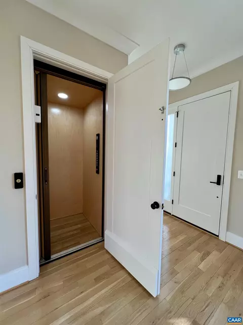 1037 E Water St E, Charlottesville, VA 22902 photo 9