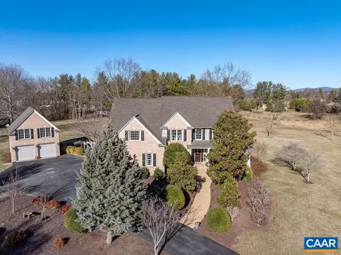 51 Kolb Cir, Waynesboro, VA 22980