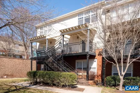 1635 Elmwood Ct #202, Charlottesville, VA 22903