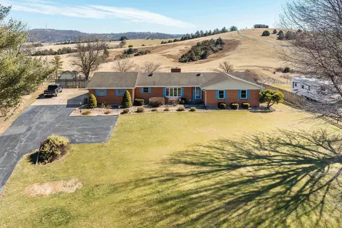 9872 Harpine Hwy, Broadway, VA 22815