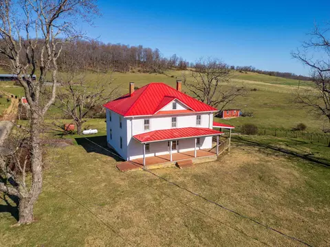 3165 Old Greenville Rd, Staunton, VA 24401