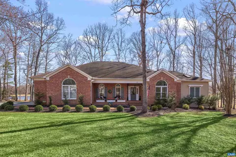 16 Oak Grove Rd, Palmyra, VA 22963