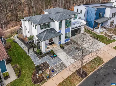 527 Lochlyn Hill Dr, Charlottesville, VA 22901