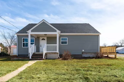 54 First St, Fishersville, VA 22939