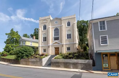 921 W Beverley St W, Staunton, VA 24401