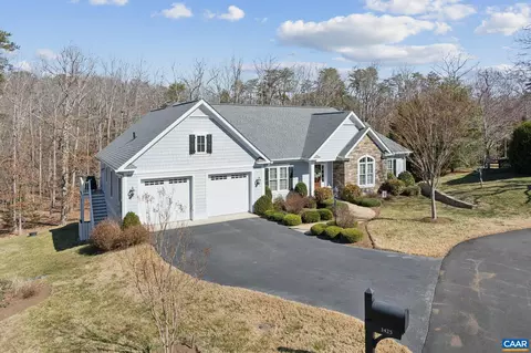 1425 Sunderland Ln, Keswick, VA 22947