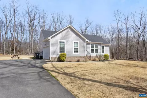 1075 Pine Crest Dr, Troy, VA 22974 photo 3
