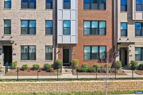 913 Salamander St #B, Charlottesville, VA 22911