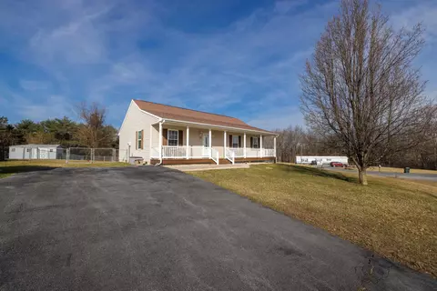 11 Auburn Dr, Grottoes, VA 24441