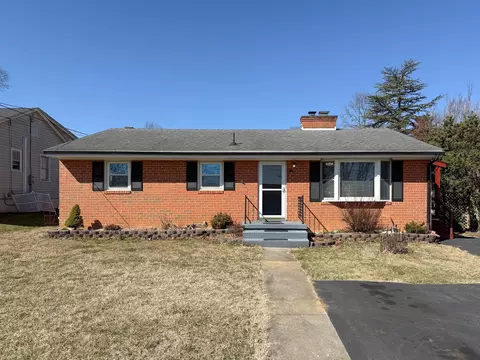 1606 Ridgeway Dr, Staunton, VA 24401