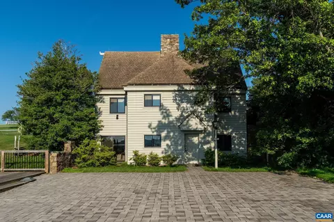 Exterior - 24981 Blue Ridge Pkwy, Vesuvius, VA 24483 photo 3 of 5